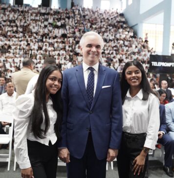 Luis Miguel De Camps destaca nuevas oportunidades para que estudiantes continúen su formación tras concluir el bachillerato.