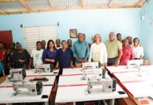 DASAC entrega modernas máquinas de coser a congregación religiosa a fin de contribuir al desarrollo del autoempleo de mujeres en San Cristóbal.