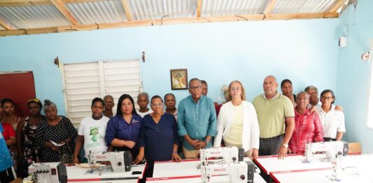 DASAC entrega modernas máquinas de coser a congregación religiosa a fin de contribuir al desarrollo del autoempleo de mujeres en San Cristóbal.